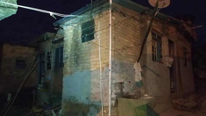 Incêndio atinge residência e fere morador no Bairro Agua Santa, em Barbacena