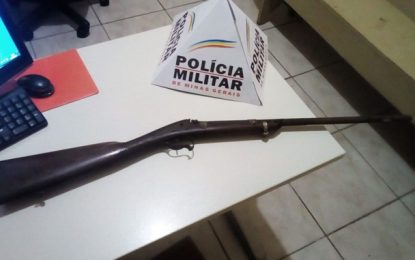 POLÍCIA MILITAR APREENDE ARMA DE FOGO, EM RITÁPOLIS