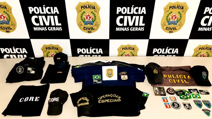 Polícia Civil apreende roupas e acessórios que seriam usados por suspeito que se identificava como militar