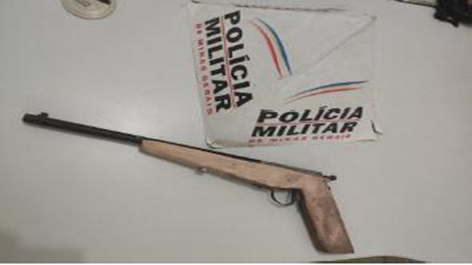 Polícia Militar apreende arma artesanal, em Cipotânea