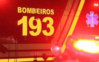 Bombeiros combatem incêndio em vegetação no Parque de Exposições de Barbacena