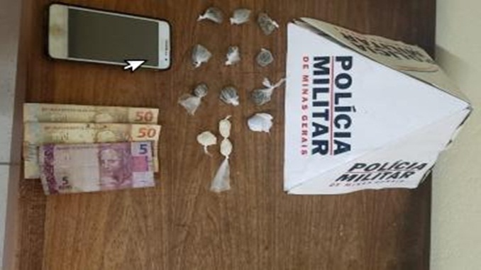 Polícia Militar prende dois homens suspeitos de tráfico de drogas no bairro Santa Luzia, em Barbacena