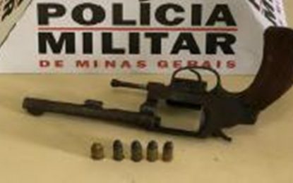 Polícia Militar prende homem por porte ilegal de arma de fogo, em Barbacena