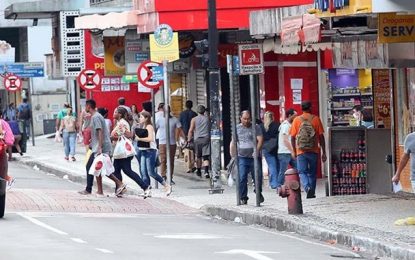 Adesão ao isolamento social em Minas cai para 38,6%, afirma estudo