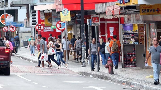 Adesão ao isolamento social em Minas cai para 38,6%, afirma estudo