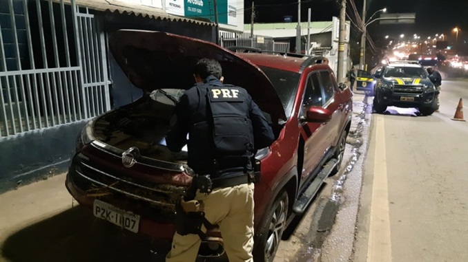 Homem é preso pela PRF, em Contagem (MG), após tentativa de assalto a caminhão