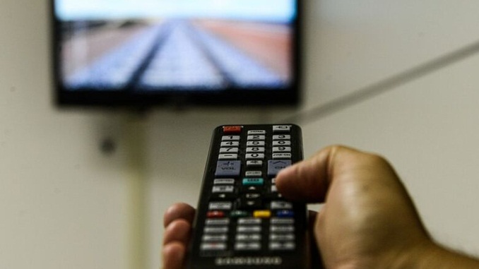 Decreto assinado por Bolsonaro flexibiliza exigências para concessões de rádio e TV