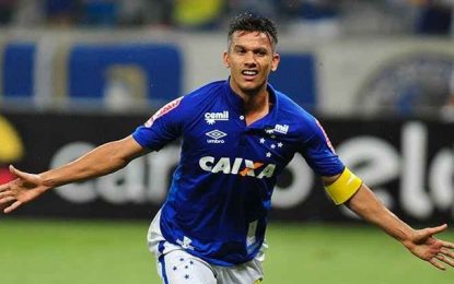 Jogador Henrique, do Cruzeiro, recebe alta hospitalar nesta segunda
