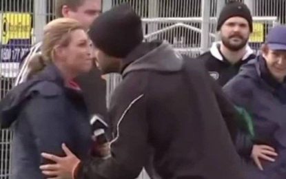 Atleta entra de quarentena, após beijar repórter na Nova Zelândia
