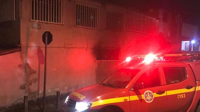 Mulher causa incêndio em sua própria residência, em Conselheiro Lafaiete