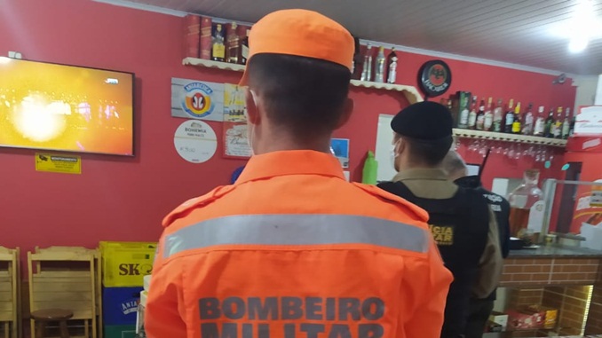 Corpo de Bombeiros participa da campanha de combate ao coronavírus, em Barbacena