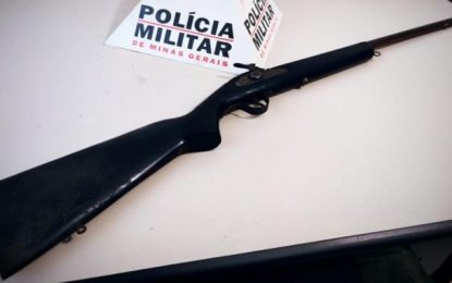 Polícia Militar apreende arma de fogo, em Desterro do Melo