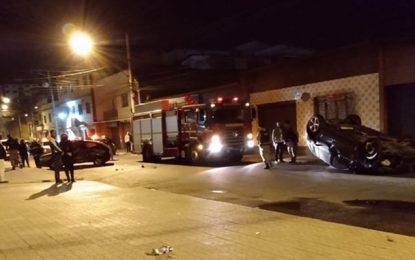 Veículo causa acidente e capota no Bairro Pontilhão, em Barbacena