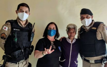 Polícia Militar auxilia senhora surda e desfaz mal entendido, em Barbacena