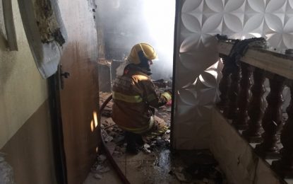 Bombeiros combatem incêndio em Igreja Evangélica, em São João Del-Rei