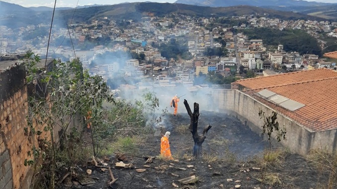 Tarde de incêndios em vegetação em bairros da cidade de Congonhas