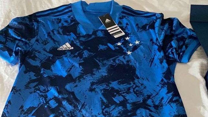 Nova camisa do Cruzeiro vaza horas antes de ser oficialmente anunciada