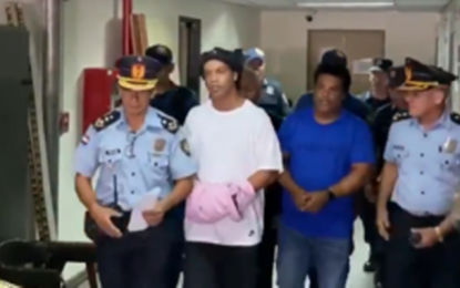 Ronaldinho e Assis podem ser liberados nesta segunda, no Paraguai