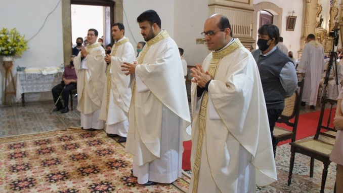 Quatro sacerdotes foram ordenados no último sábado (12) em Barbacena