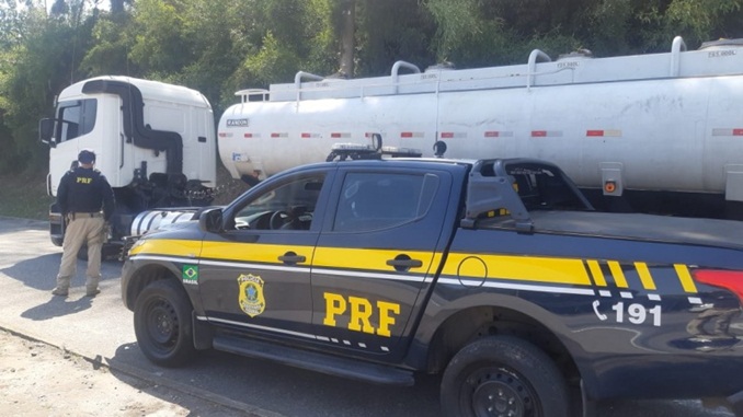 Em menos de 12 horas, PRF apreende quase 50 mil litros de combustível em Juiz de Fora (MG)