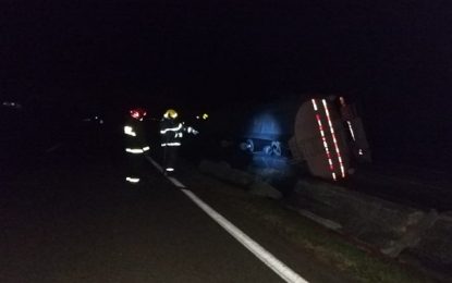 Motorista morre após tombamento de carreta na BR-040