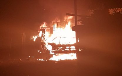 Bombeiros combatem Incêndio em caminhão na região central de Alfredo Vasconcelos