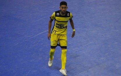 Zazá, do Praia Clube, concorre a atleta revelação na Liga Nacional de Futsal 2020