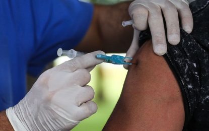 Barbacena realiza vacinação de pessoas a partir de 37 anos nesta segunda-feira