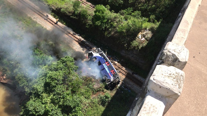 Sobe para 14 o número de mortes em acidente com ônibus de turismo na BR-381, em João Monlevade
