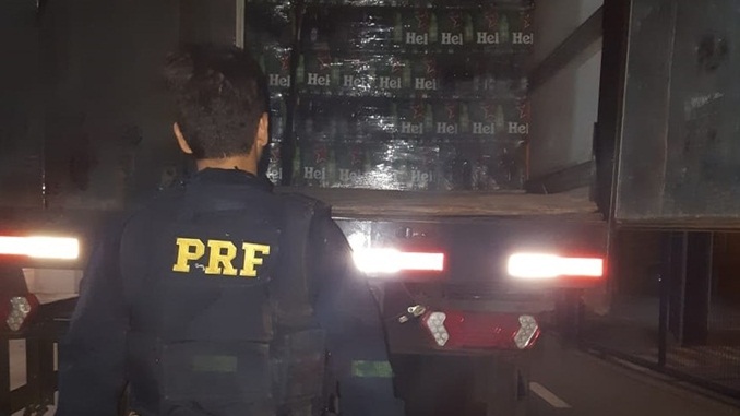 PRF apreende carga de cerveja roubada avaliada em cerca de R$ 150 mil