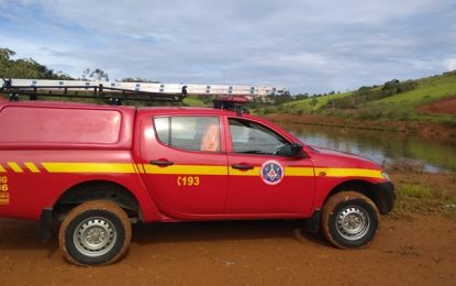 Bombeiros encontram o corpo do adolescente afogado, em Lagoa Dourada