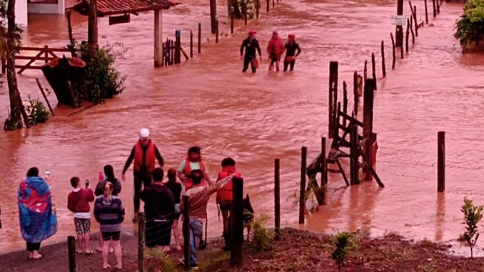 Solidariedade: Barbacenenses arrecadam doações para vítimas da chuva em Correio de Almeida