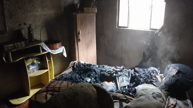 Residência é incendiada no bairro Nove de Março em Barbacena