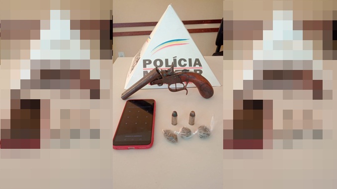 Menores são apreendidos por posse de arma de fogo e tráfico de drogas em Barbacena