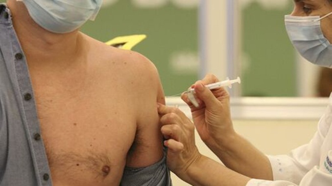 Após municípios receberem 24 milhões de doses, vacinação pode acelerar com novas entregas