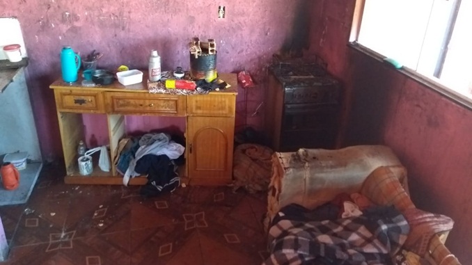 Bombeiros combatem incêndio em residência no Caminho Novo, em Barbacena
