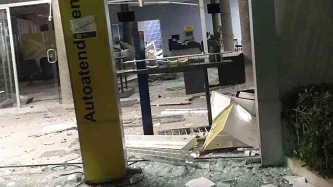 Quadrilha explode agência bancária em Jacuí e troca tiros com PM