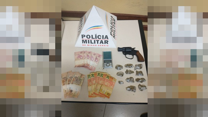 Autores foram presos em flagrante por tráfico de drogas ameaça e agressão, em Barbacena