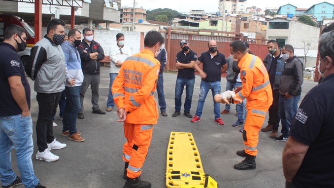Motoristas do SESAP realizam visita técnica no Corpo de Bombeiros