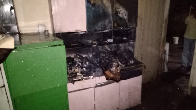 Bombeiros combatem incêndio em depósito de maquinas no bairro Funcionários, em Barbacena
