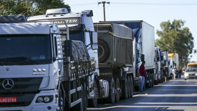 Bolsonaro lança programa que promete melhorar condições de trabalho dos caminhoneiros