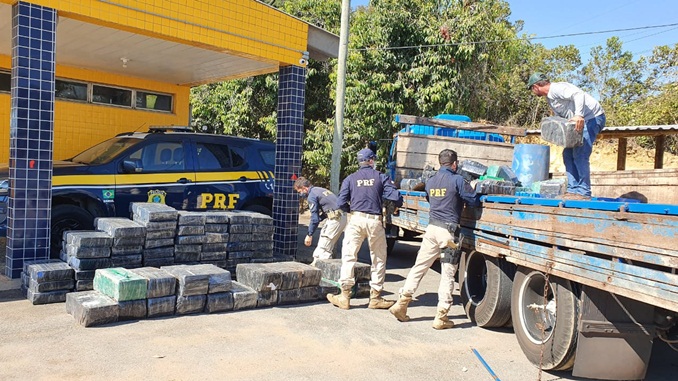 PRF apreende quase 2 toneladas em drogas em Bom Despacho