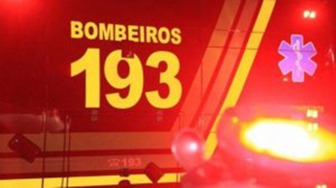 Acidente entre carro e quatro carretas causa morte na BR-381, em Periquito
