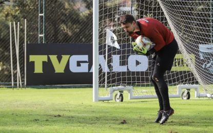 Após lesão grave de Rafael, goleiro que atua em Portugal entra na mira do Galo