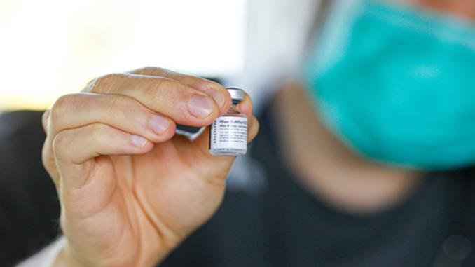 Covid-19: Brasil recebe mais de 842 mil doses de vacina da Pfizer via consórcio Covax Facility