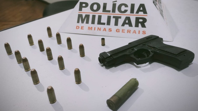 Polícia Militar faz apreensão de munição e simulacro de arma de fogo, em Alto Rio Doce