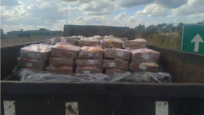 PM detém funcionário suspeito de desviar 1,4 toneladas de cortes de frango de rede de hipermercados em Uberlândia