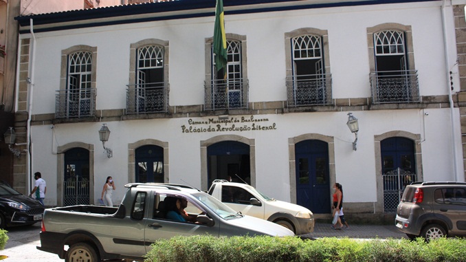 Câmara Municipal de Barbacena publica edital de concurso público com 15 vagas