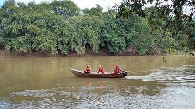 Bombeiros localizam corpo de homem que desapareceu no rio Doce, em Marliéria