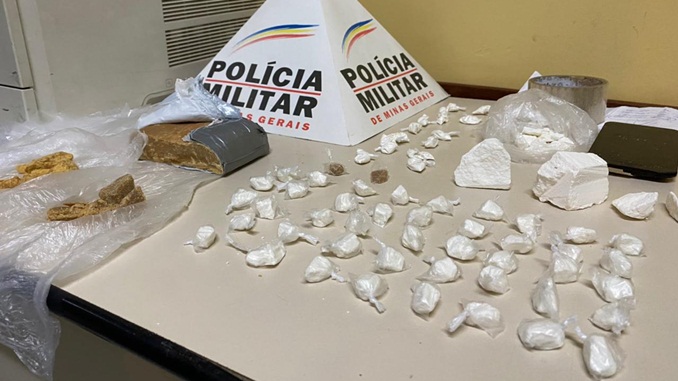 Rapaz é detido com cocaína e crack no bairro Grogotó, em Barbacena